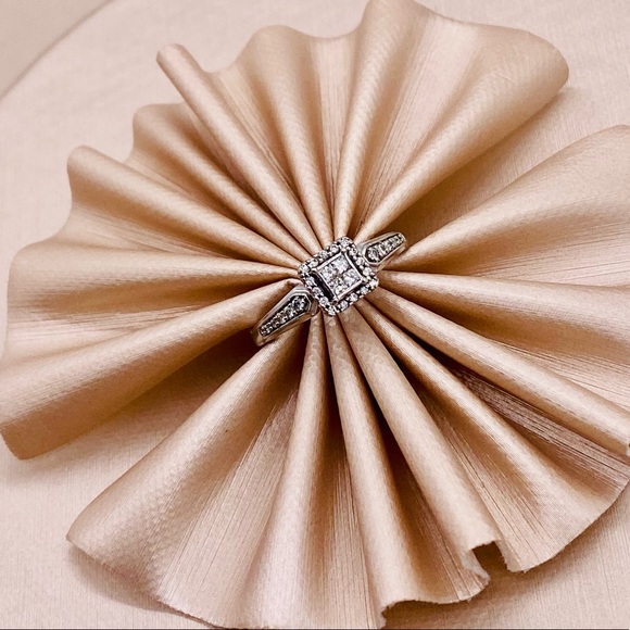 EUC 10K White Gold Princess-cut Diamond Ring - Picture 11 of 17